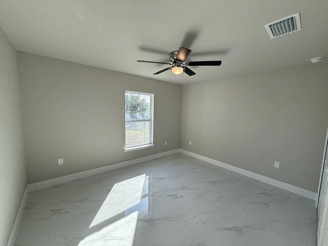 Building Photo - 3207 36th St SW