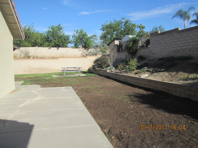 Building Photo - CANYON CREST GORGEOUS SINGLE STORY