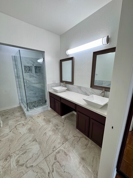 Master Bedroom Bathroom - 25912 Hayward Blvd