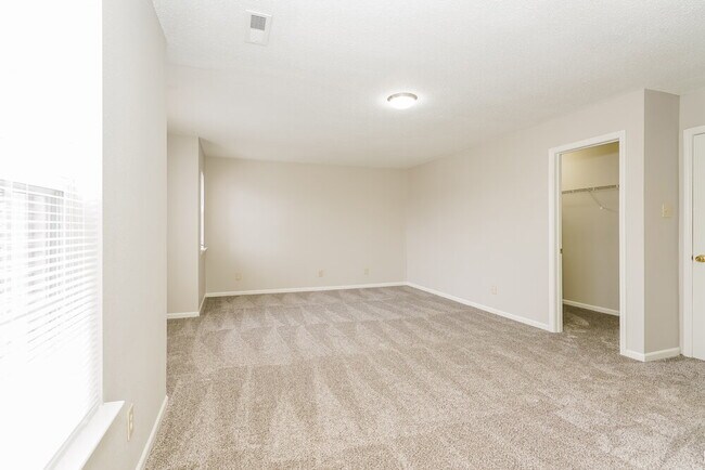 Building Photo - 1278 Kenwood Dr