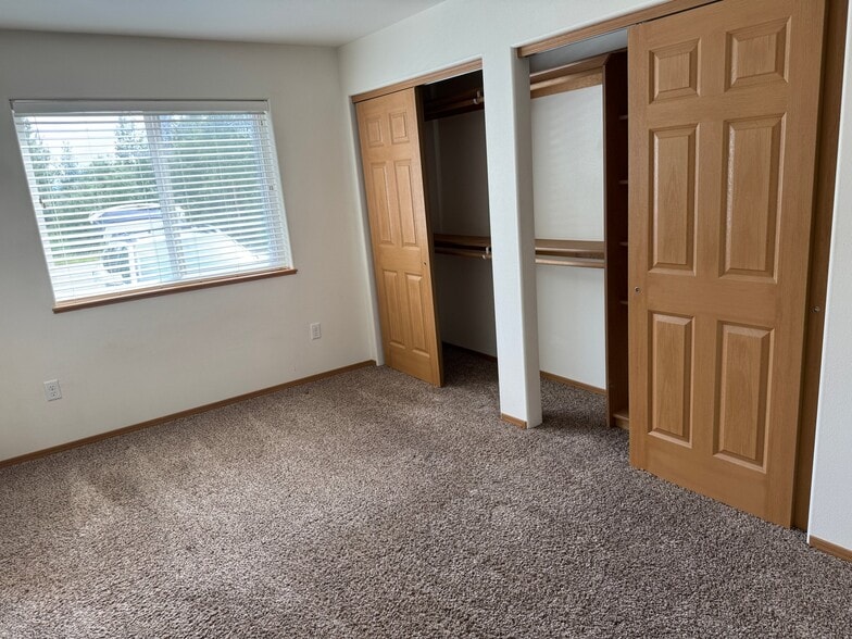 Building Photo - 5645 E Bogard Rd