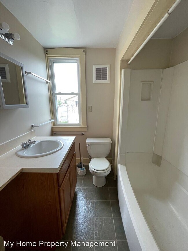 Building Photo - 2 br, 1 bath House - 332 West High Street