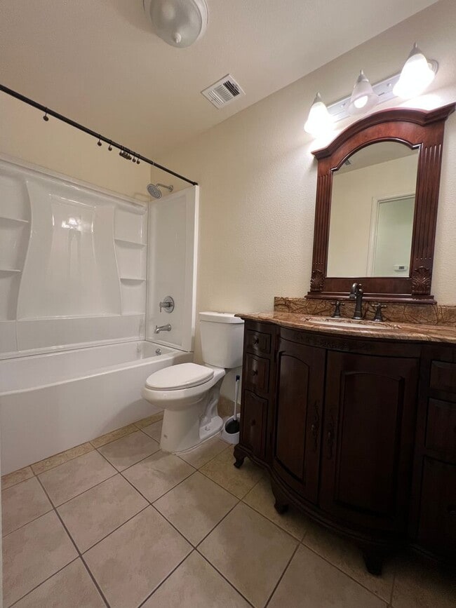 Building Photo - FOR RENT:  3 bedroom and 2 bathroom home i...