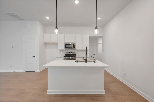 Building Photo - 32506 Lantana Flds Rd