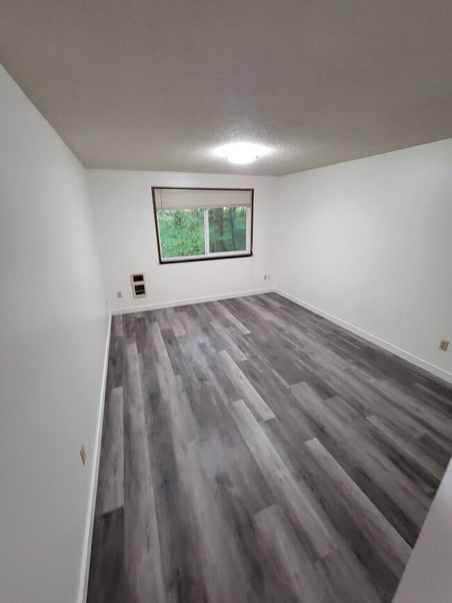 Building Photo - West Olympia 2bdr 1.5bath Townhome w/ garage & parking