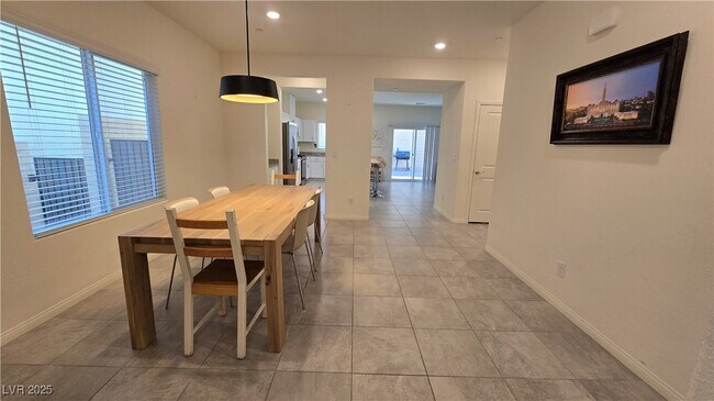 Building Photo - 10971 Meridian Flds Ave