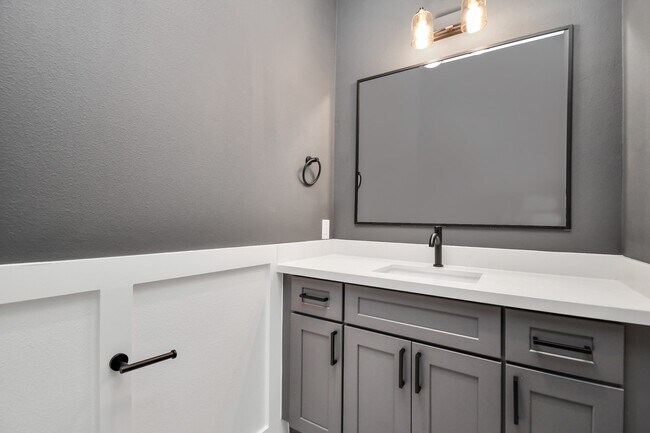 Building Photo - 2313 Eagle St