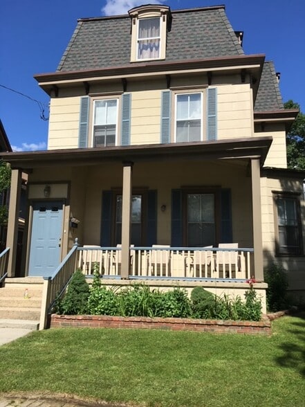 Building Photo - 75 Centre St