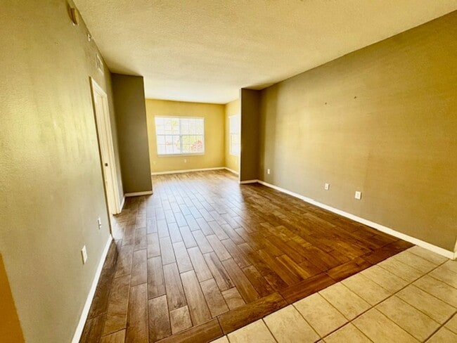 Building Photo - 3 bedroom 2 bathroom Condo in the Gardens at Beachwalk