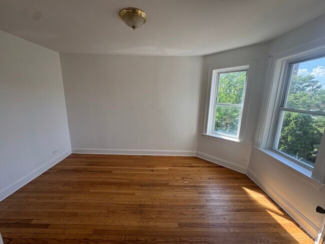 Building Photo - 4251 W Haddon Ave