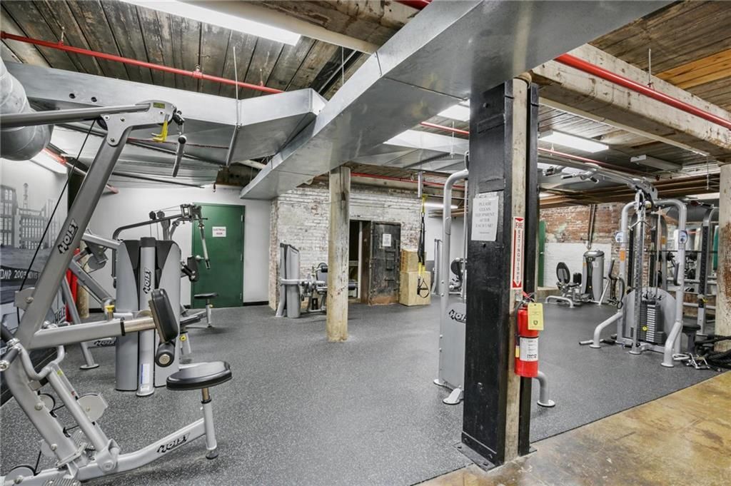 Building Photo - 170 Boulevard NE