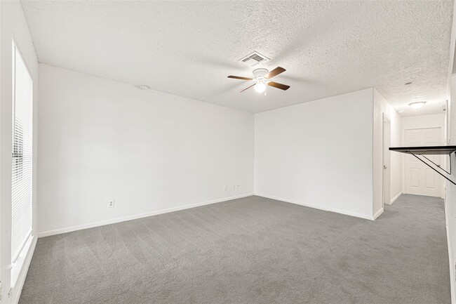 Building Photo - 622 N 13th St