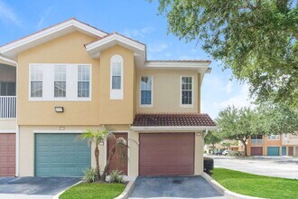 Building Photo - 1 bedroom condo with attached garage in Hunter's Creek