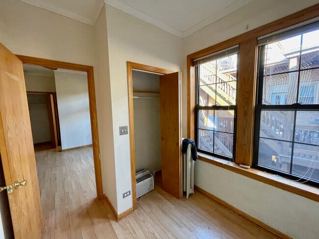 Building Photo - 1127 W Farwell Ave