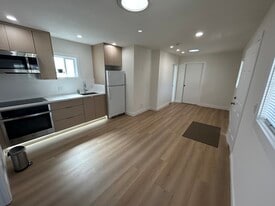 Building Photo - 2814 Lowell Ave