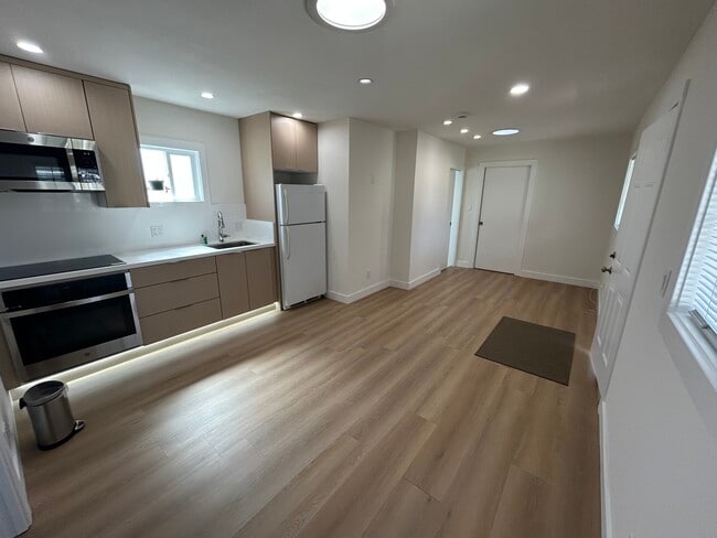 Building Photo - 2814 Lowell Ave