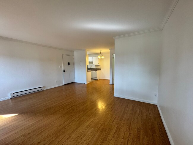 Building Photo - Top-Floor Studio at Peninsula Place - San ...