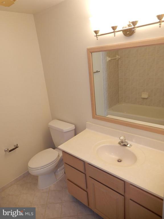 Building Photo - 7014 Maple Tree Ln