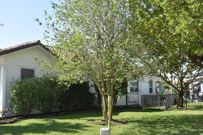 Building Photo - 11910 NW 83rd Pl