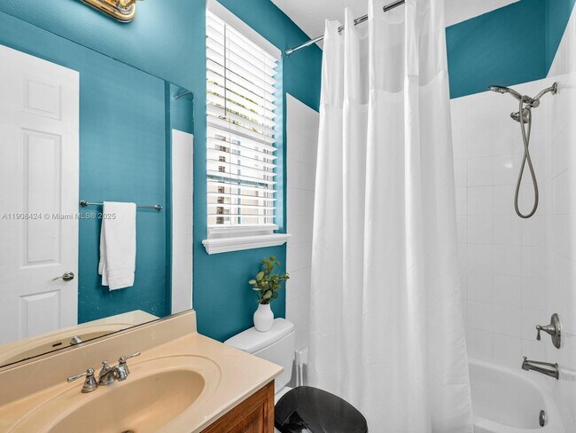 Building Photo - 2249 NE 9th Ave