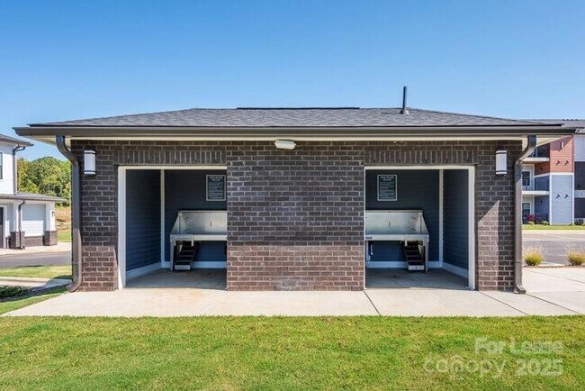 Building Photo - 1035 Strensall Ln