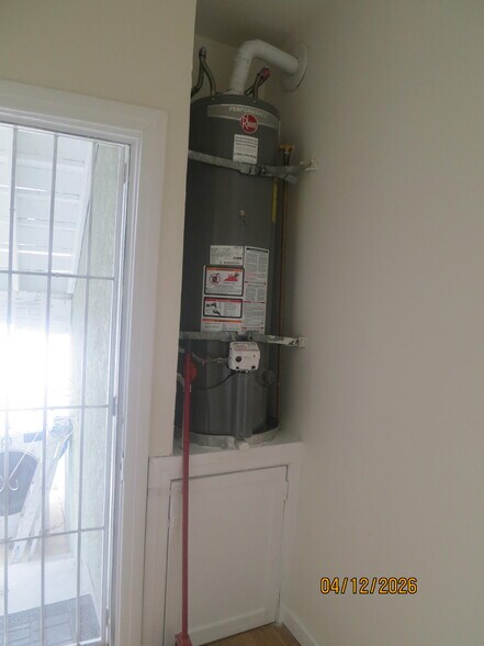 Building Photo - 2045 S Harcourt Ave