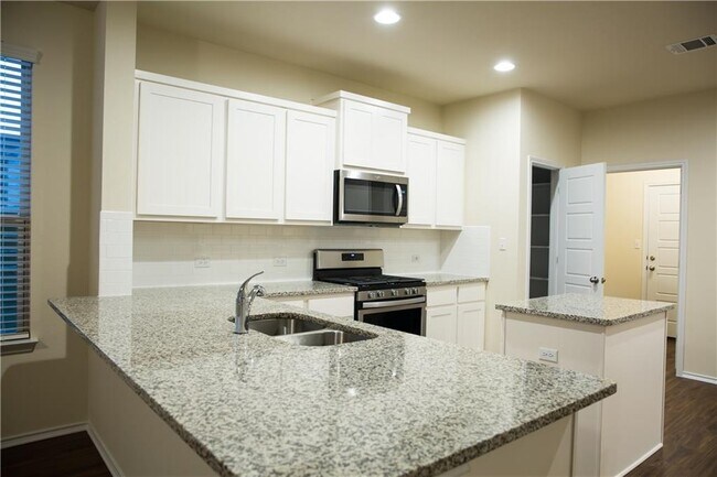 Building Photo - 3651 Sandy Brook Dr