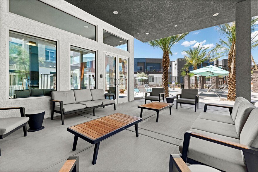 Building Photo - 2705 N Rancho Dr