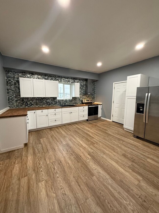 Building Photo - 4bd 1ba Home