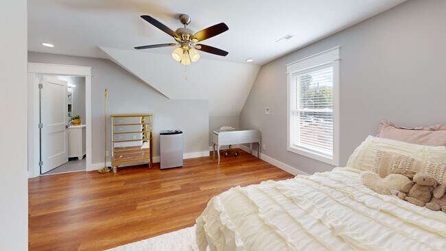 Building Photo - 1704 Highland Ave
