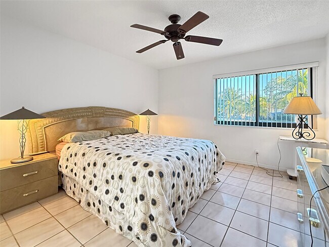 Building Photo - 301 Knotty Pine Cir