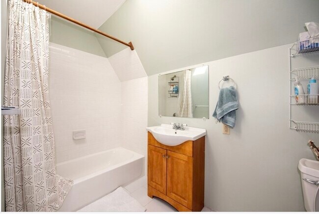 Building Photo - 58 Hollis St