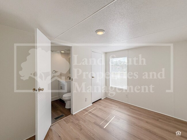 Building Photo - 1165 Meadow Lawn Street