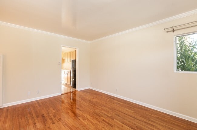 Building Photo - 2256 S Carmelina Ave