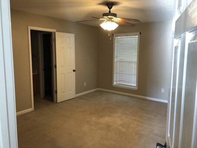 Building Photo - Corner Lot