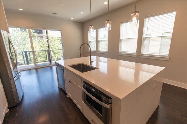 Building Photo - 4511 Unity Cir