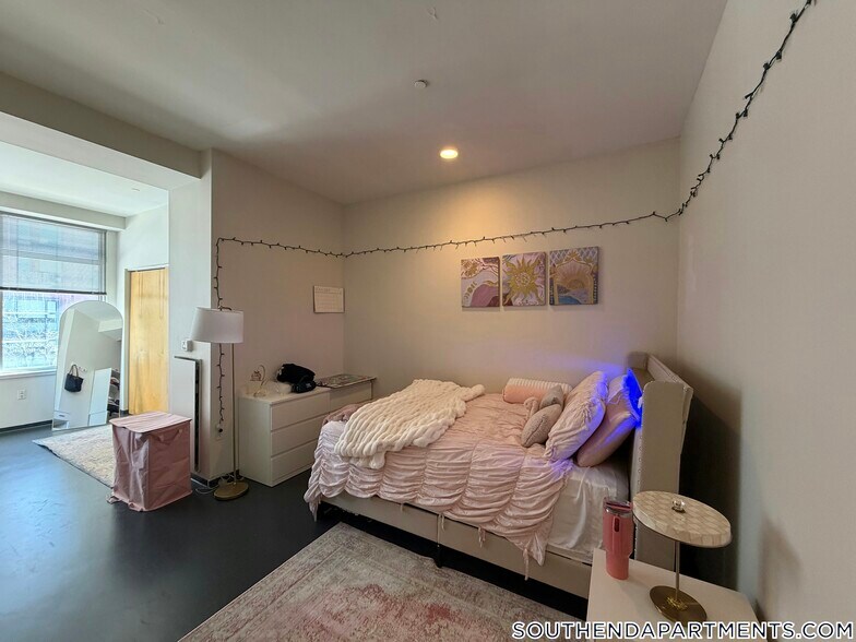 Building Photo - 160 E Berkeley St