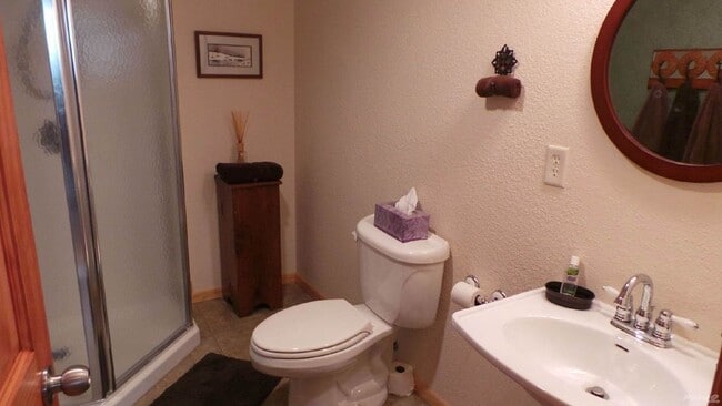 Building Photo - SPACIOUS | 3 BEDROOM | TOWNHOME | LOCATED IN AUBURN HILLS