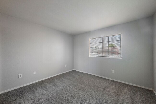 Building Photo - Like-New 2BR/2BA Condo in Gated Manzanita Community – Vaulted Ceilings & Fireplace!