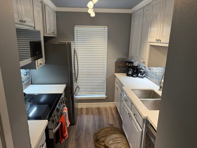 Building Photo - 505 Westcott St