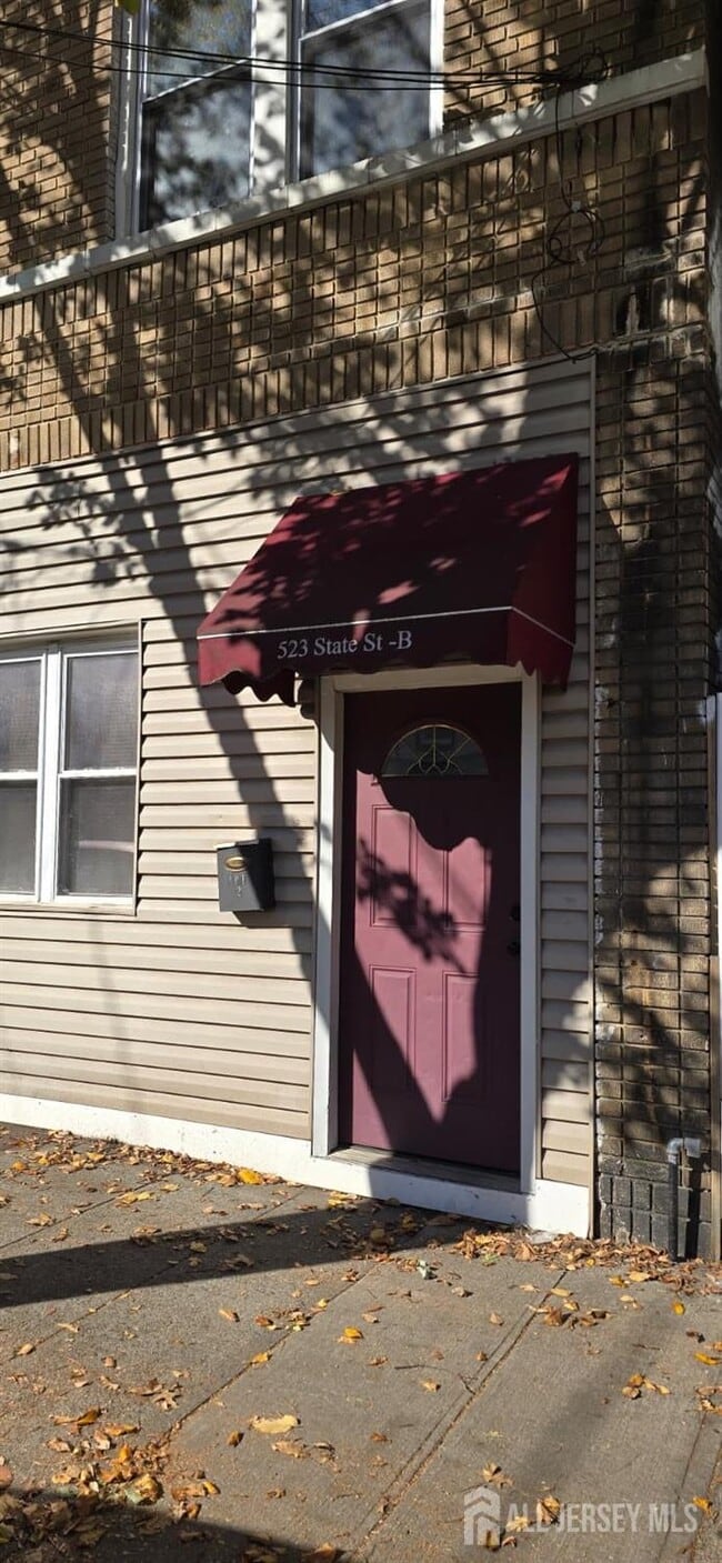 Building Photo - 523 State St