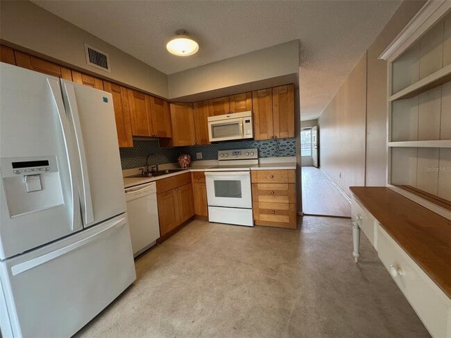 Building Photo - 2385 Tahitian Ln