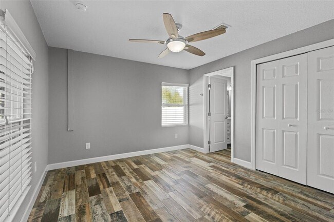 Building Photo - 2302 S Thixton Ct