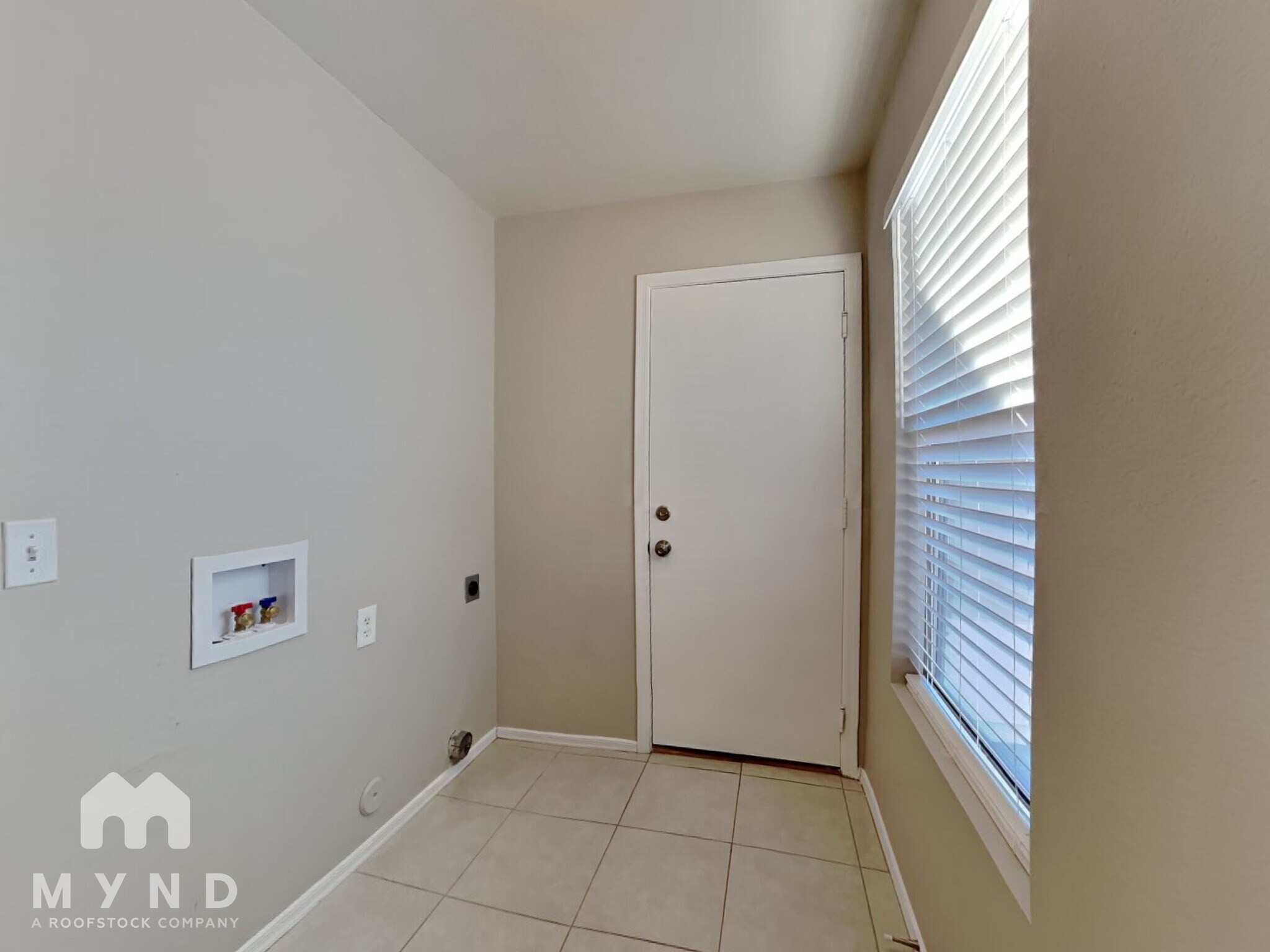 Building Photo - 12459 N Pablo St