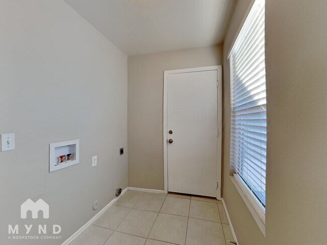 Building Photo - 12459 N Pablo St