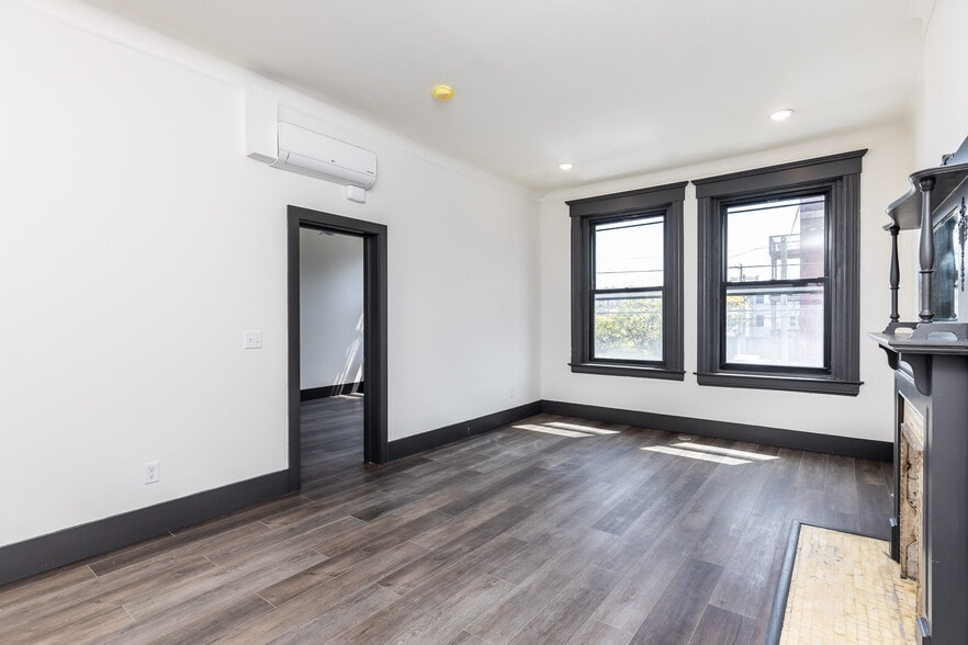 Entry to bedroom - 728 E McMillan St