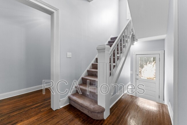 Building Photo - 613 E New York St