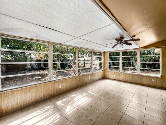 Building Photo - 7300 Barragan Rd