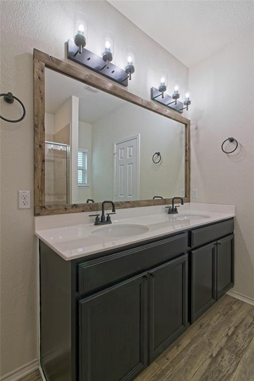 Building Photo - 601 Hummingbird Ln