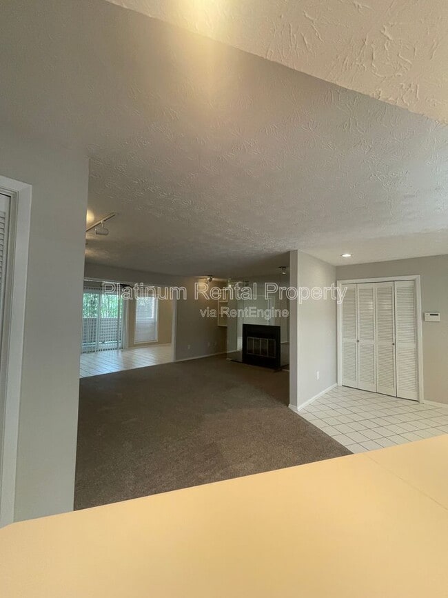 Building Photo - 402 Wynnes Ridge Cir SE
